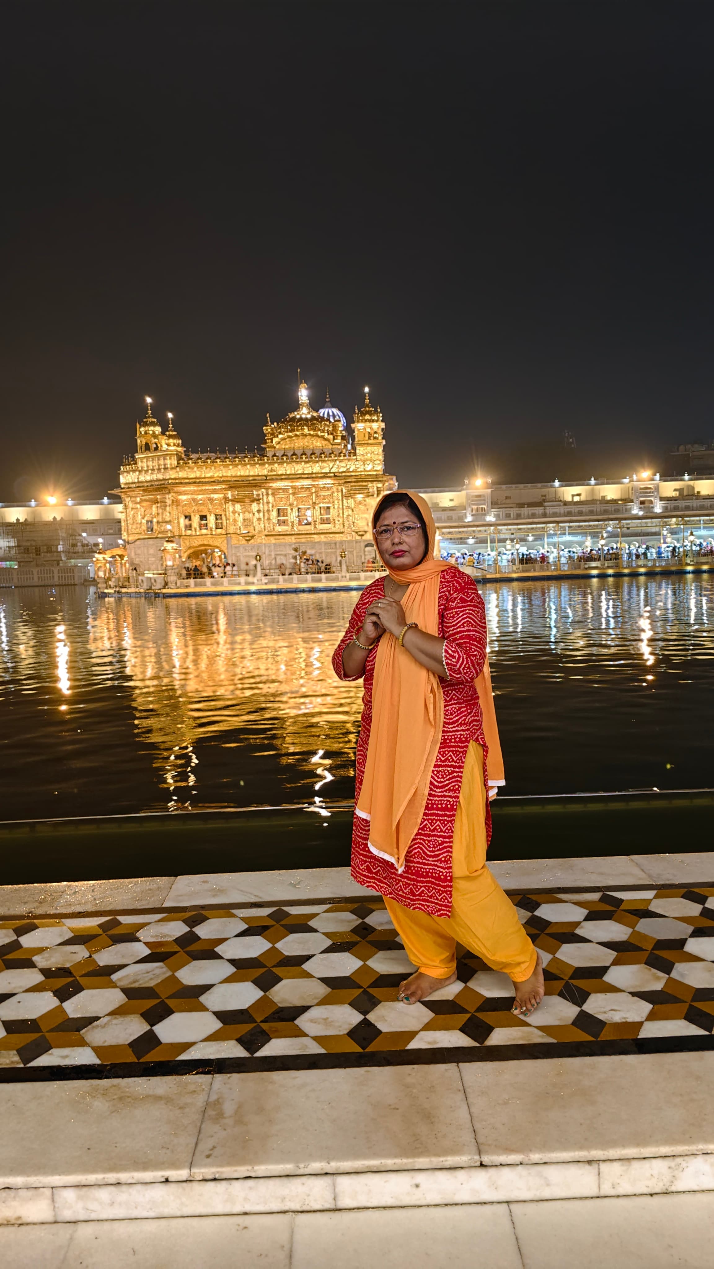 Sangeeta Kumari Harmandir Sahib, Amritsar, ke saamne